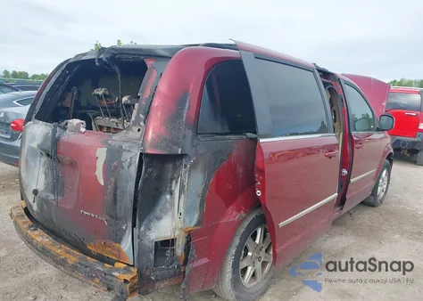 2010 Chrysler Town & Country Touring Plus из США, поврежденный, VIN 2A4RR8DX0AR422774